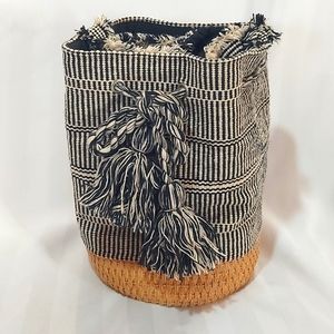 9. PULL&BEAR BUCKET BAG!